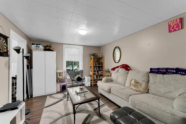 Downtown - 4 Bedroom Home With Charm - Photo 7