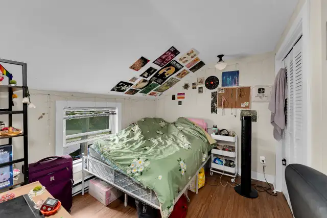 Downtown - 4 Bedroom Home With Charm - Photo 10