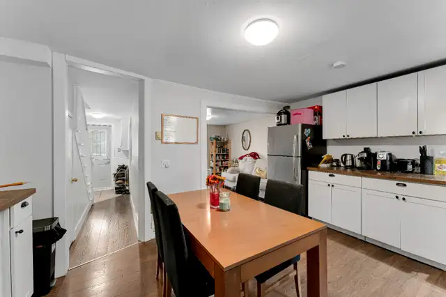 Downtown - 4 Bedroom Home With Charm - Photo 11