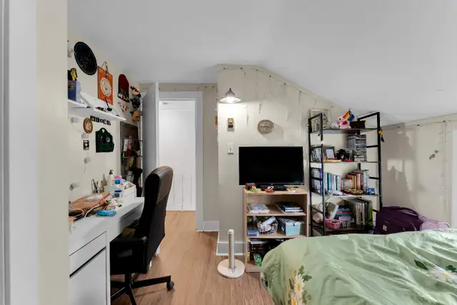 Downtown - 4 Bedroom Home With Charm - Photo 13