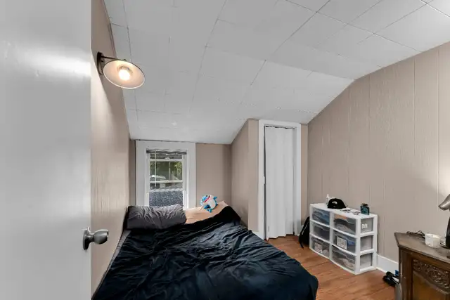 Downtown - 4 Bedroom Home With Charm - Photo 14