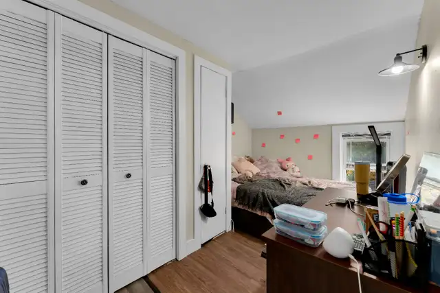 Downtown - 4 Bedroom Home With Charm - Photo 16