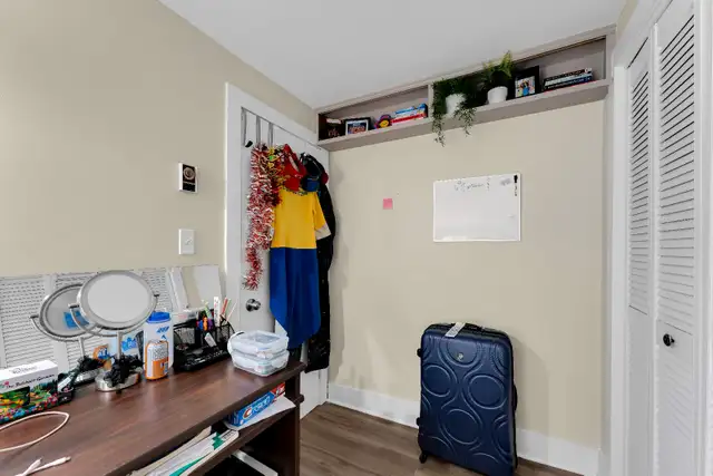 Downtown - 4 Bedroom Home With Charm - Photo 18