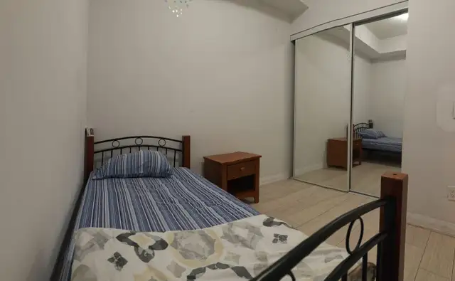 Room for rent - Vaughan - VMC TTC Zum YRT - Utilities included - Photo 7