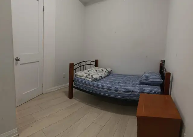 Room for rent - Vaughan - VMC TTC Zum YRT - Utilities included - Photo 8