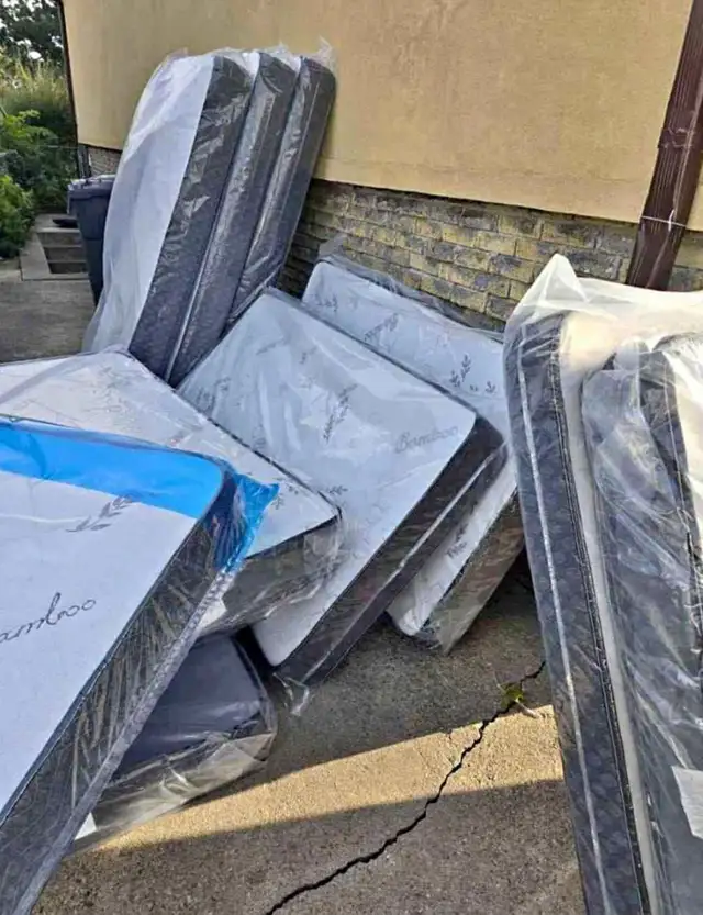 Full Mattress | Queen Mattress : Twin Mattress / King Mattress