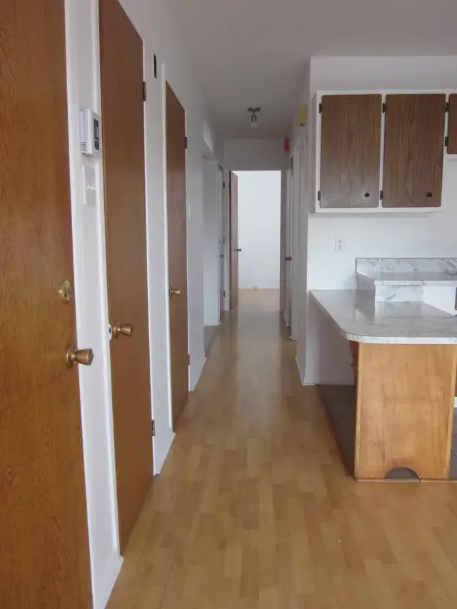 BEAU 3 1/2 dans un 6 logis, tranquille, libre 1er JUIN - Photo 3