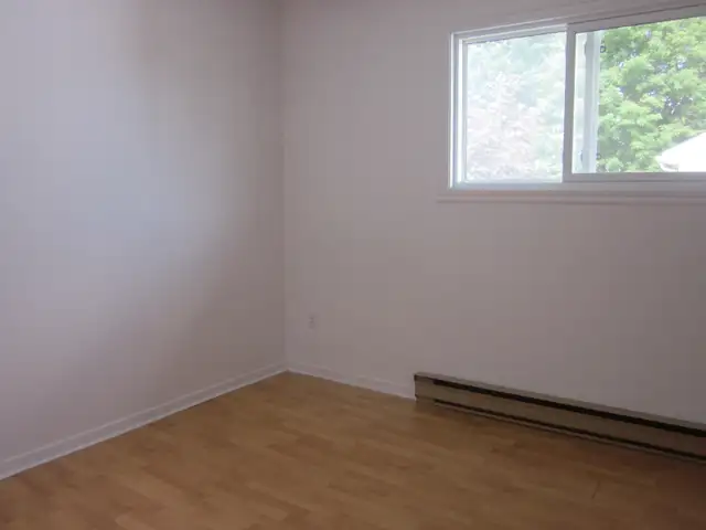 BEAU 3 1/2 dans un 6 logis, tranquille, libre 1er JUIN - Photo 10