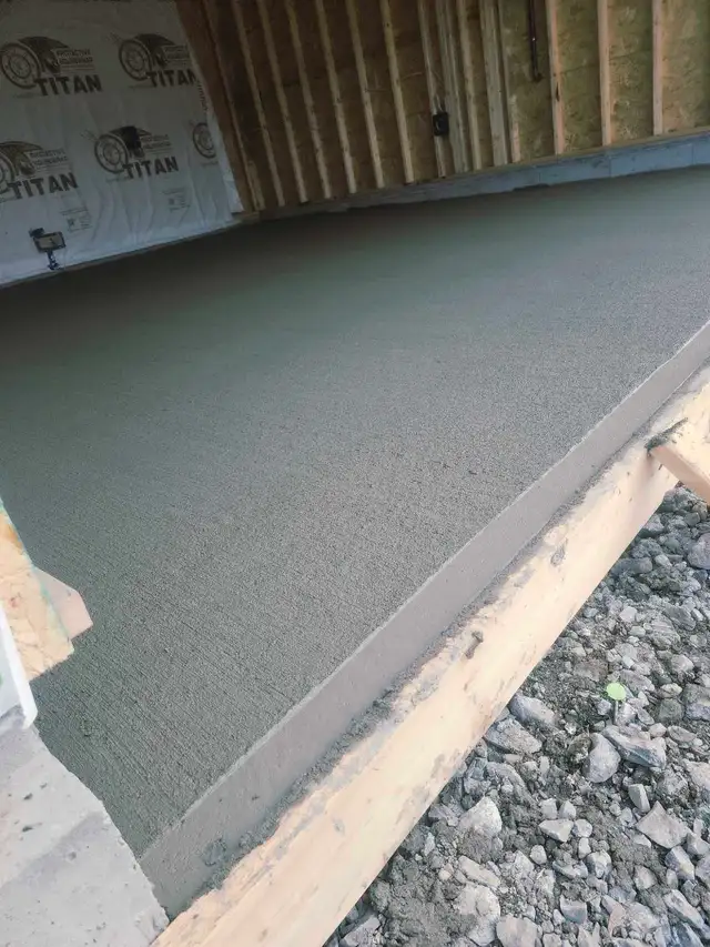 concrete finisher - Photo 2