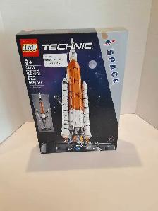 Nasal Artemis Space Launch System Rocket Lego 42221