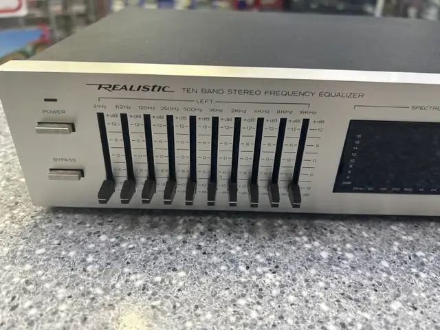 Realistic 31-2020 Stereo Frequency Equalizer - Photo 2