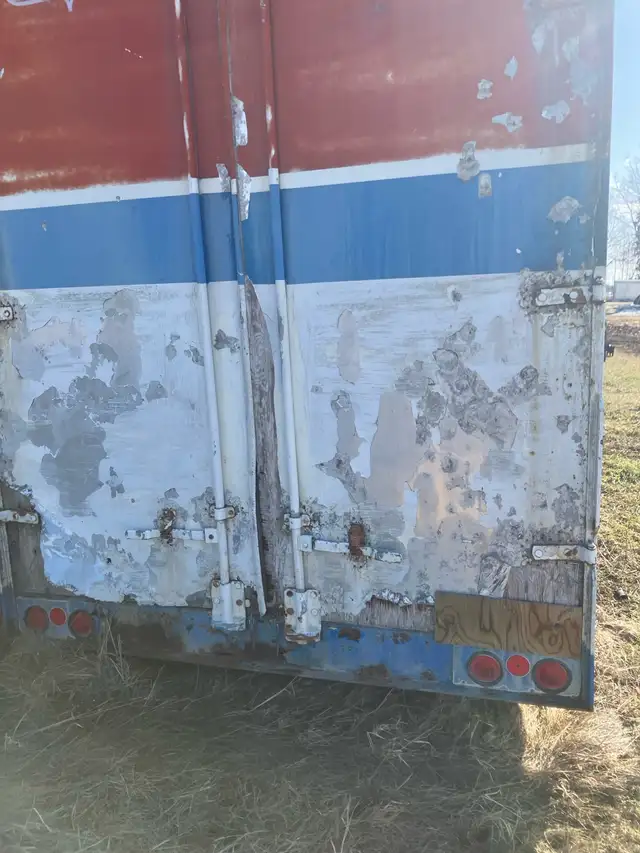 old storage trailer - Photo 2