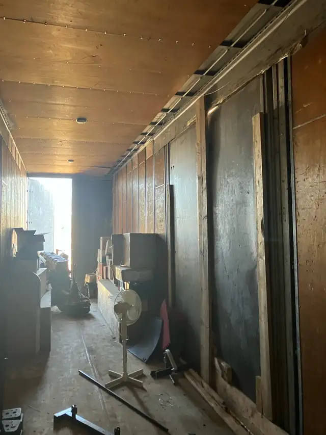 old storage trailer - Photo 4