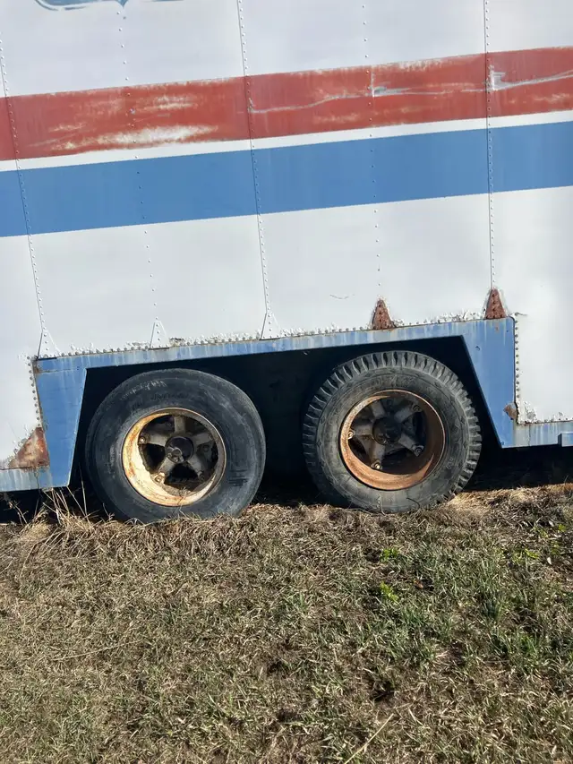 old storage trailer - Photo 6