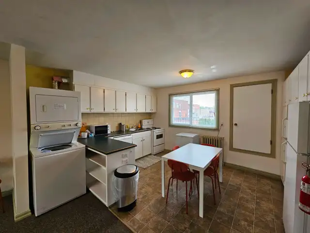 HISTORIC 6 BEDROOM VIBES. ZERO STRESS. THE ULTIMATE STUDENT HQ - Photo 3