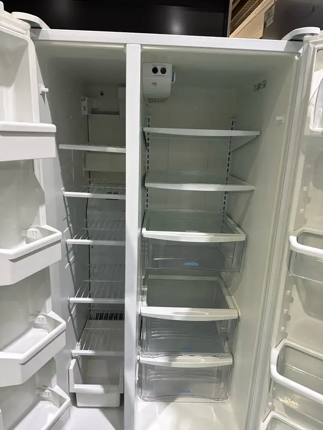 Whirlpool refrigerator - Photo 2