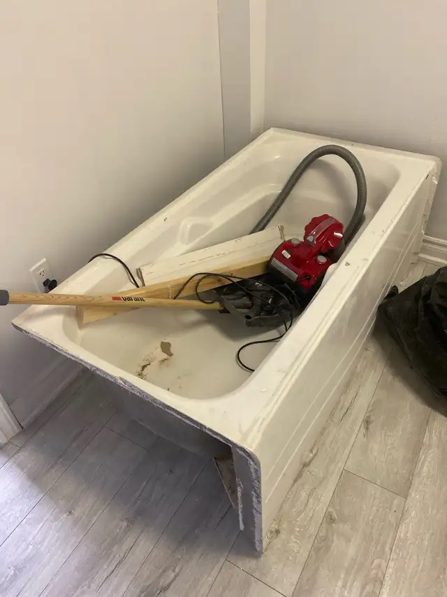 Free Bathtub in Scarborough