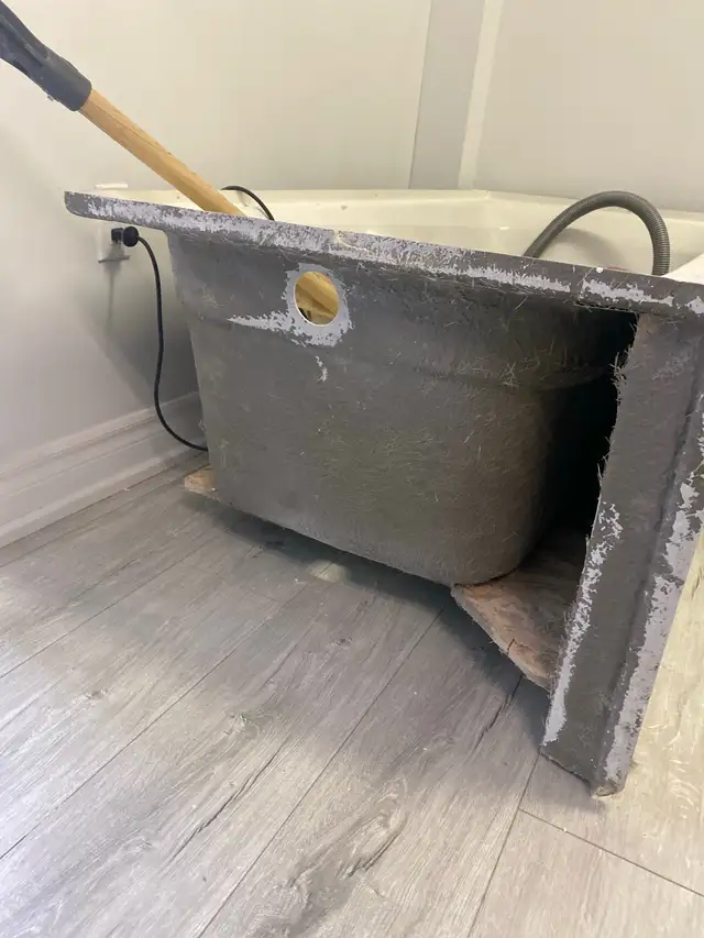 Free Bathtub in Scarborough - Photo 3