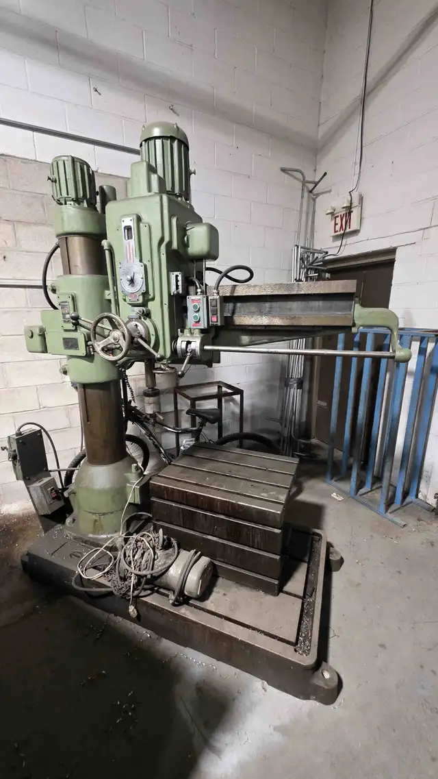 K&W 40E25 Radial Arm Drill