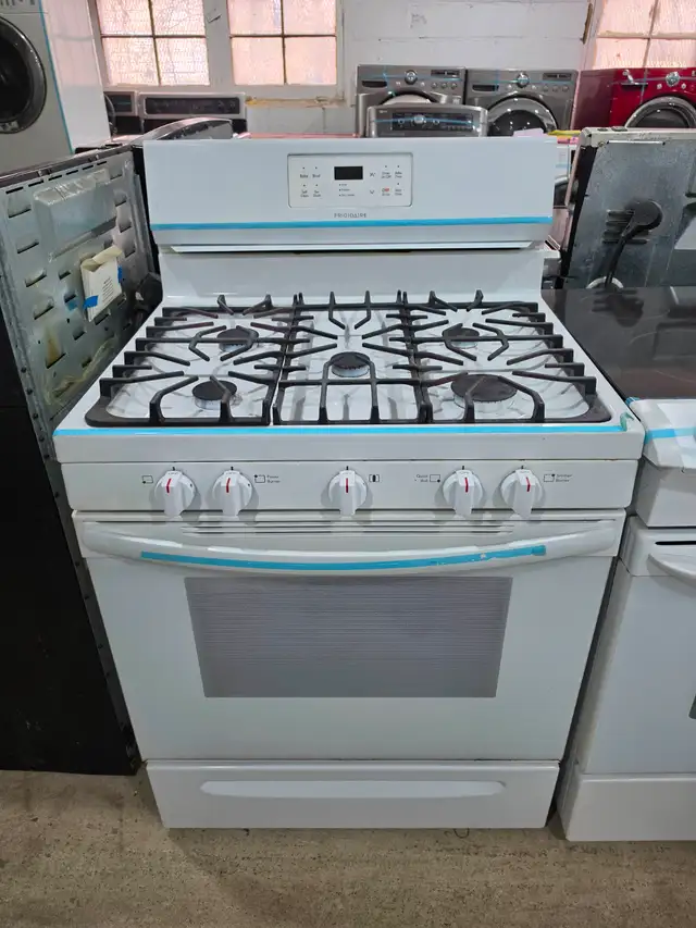 NEWER MODEL! Frigidaire 30' White 5 Burner GAS Stove Oven Range