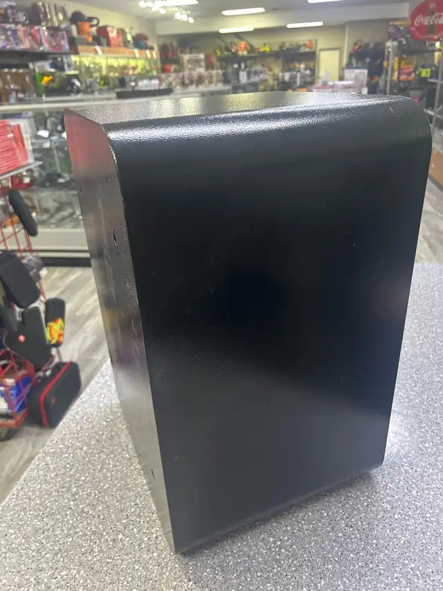 VEVOR Fingerprint Safe - Photo 3