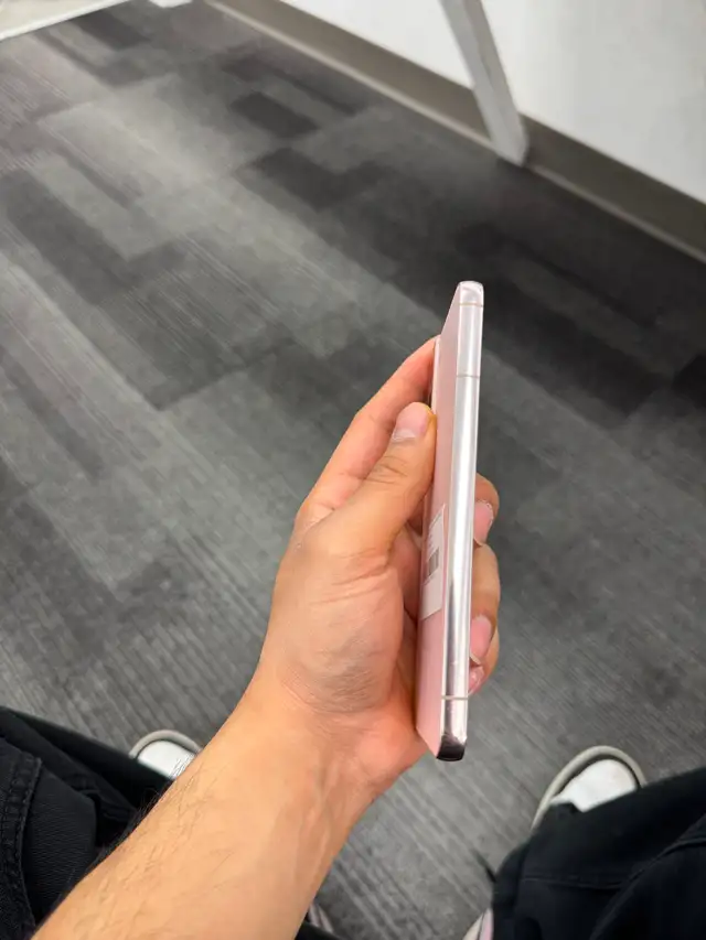 Unlocked Samsung S22 (128 GB) with 1 year warranty! - Photo 3