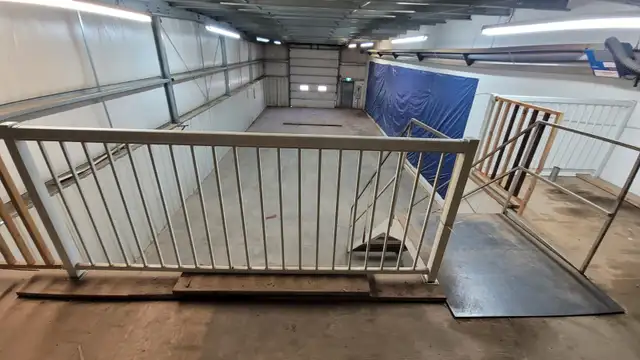 Bay for rent Red Deer all-inclusive lease great location - Photo 4