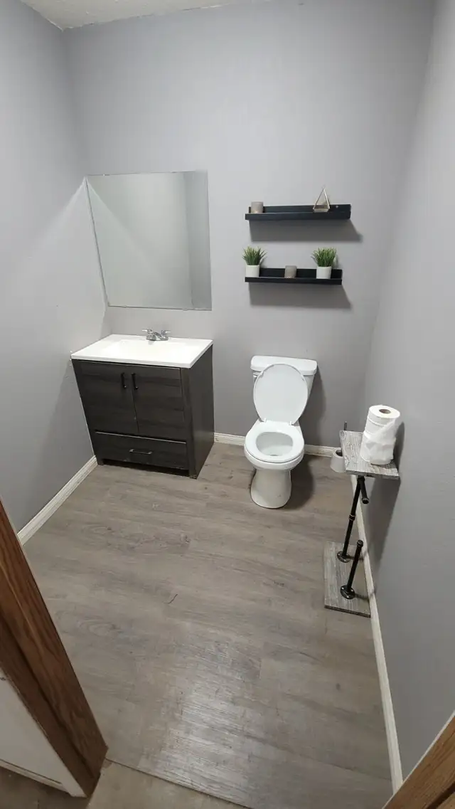 Bay for rent Red Deer all-inclusive lease great location - Photo 9