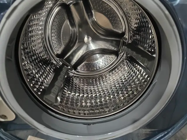 BEAUTIFUL Samsung 27' Blue Front-Load Stackable Washer Dryer Set - Photo 4