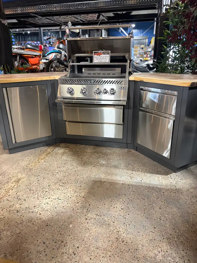 Napoleon OASIS 2000 Outdoor Kitchen