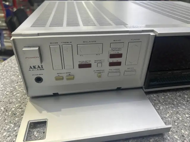 Akai AA-A35 Computer Controlled Stereo Receiver - Photo 2
