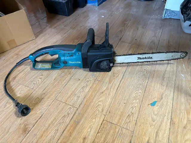 Makita 4030A Electric Chainsaw