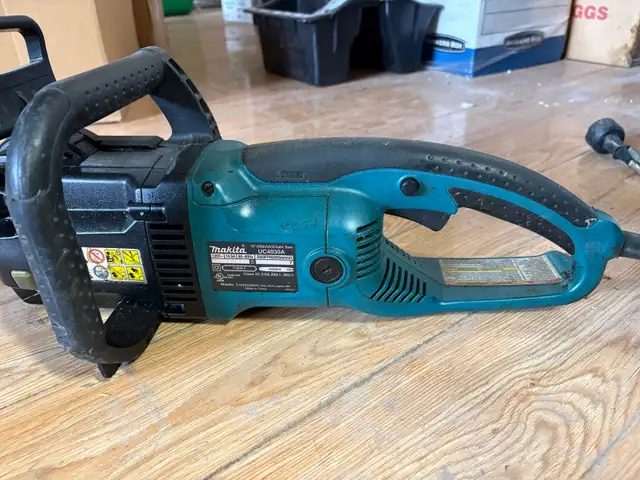 Makita 4030A Electric Chainsaw - Photo 2