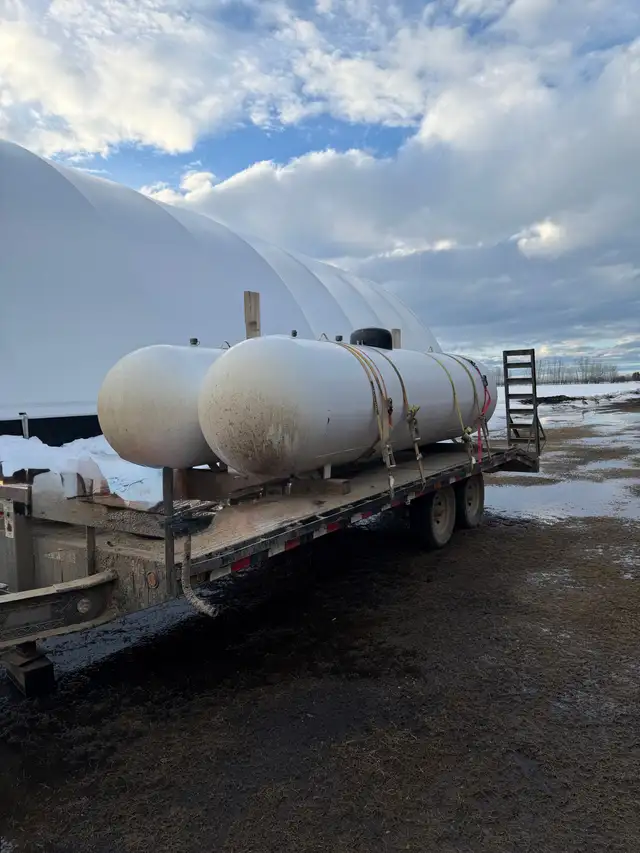 1000 gallon propane tanks