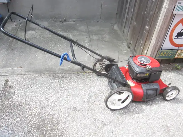 MOWER 22 INCH CRAFTSMAN 6.50 H/P BRIGGS ENG PUSH LAWN CUTTER