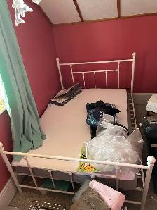Bedframe / Mattress