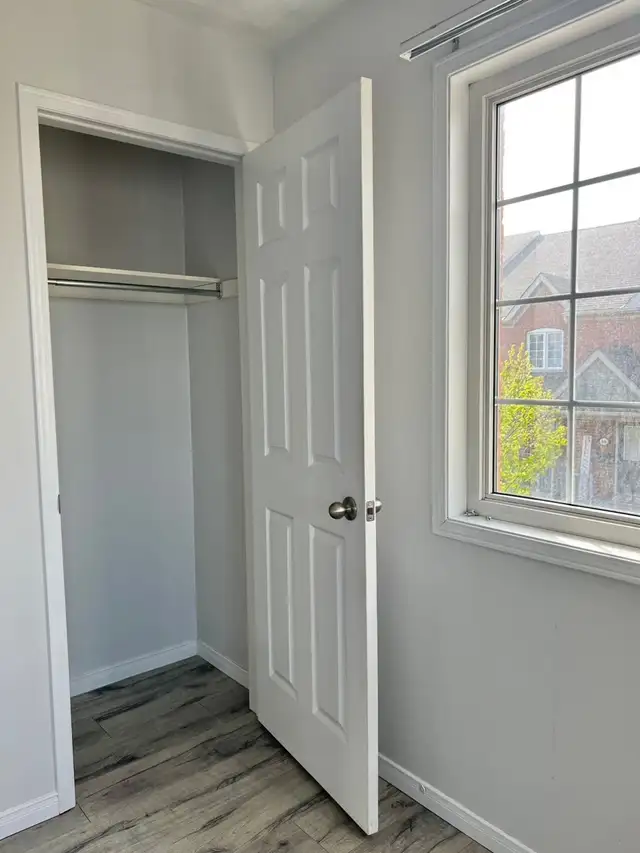 Huge Room for Rent by WinstonChurchill and Hwy 403 in Erin mills - Photo 6