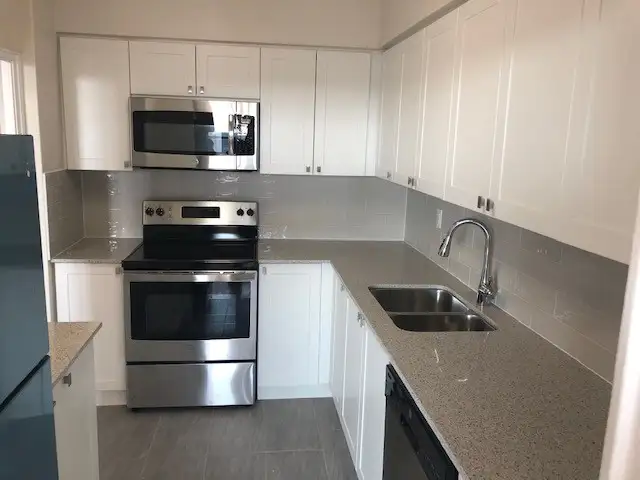 2 Bedroom Apartment for Rent in North York! - Photo 2