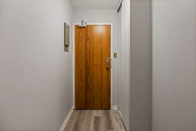 NEWLY RENOVATED 2 BEDROOM 1000 SQUARE FEET IN DUNDAS! - Photo 10