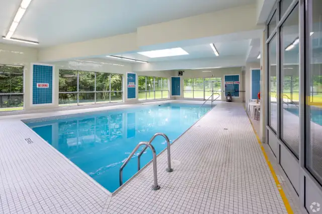 NEWLY RENOVATED 2 BEDROOM 1000 SQUARE FEET IN DUNDAS! - Photo 13