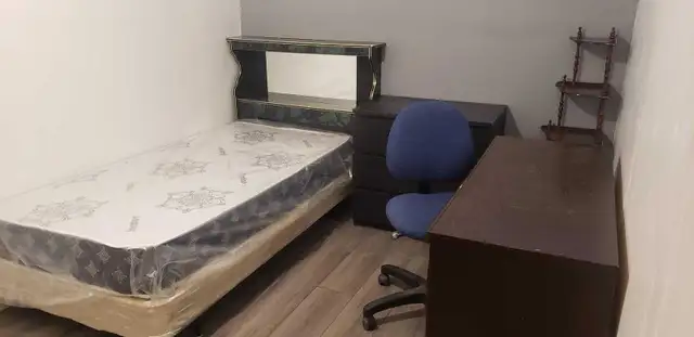 Excellent Room- McMaster Hamilton Now - Photo 3