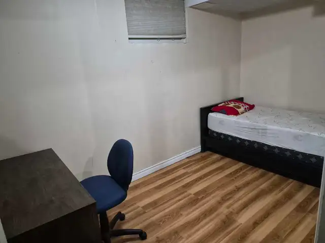 Excellent Room- McMaster Hamilton Now - Photo 7