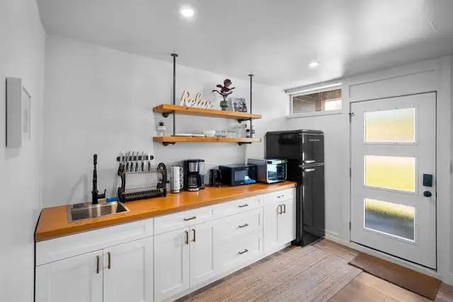 Hiring Cleaners for our Boutique Motel in Lake Cowichan - Photo 2