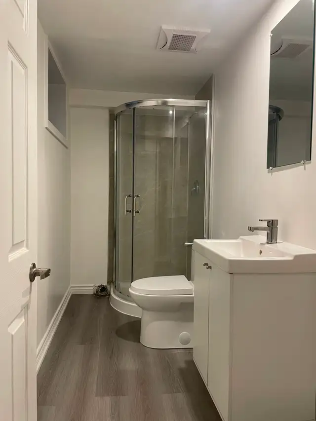 $800 All-Inclusive | Private Ensuite Basement Room | 3Gbps WiFi - Photo 3