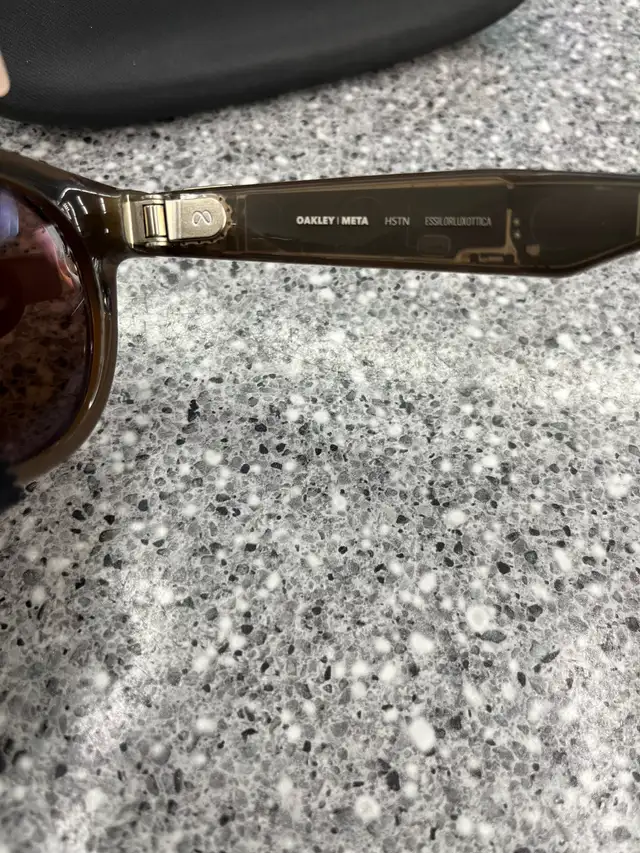 Oakley Meta Glasses - Photo 2