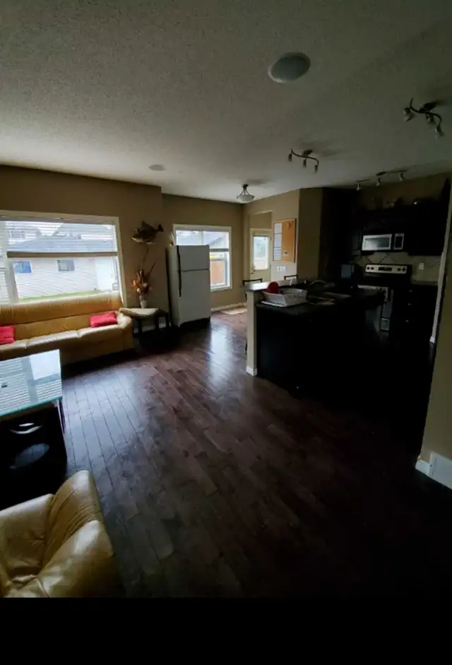 Room for rent in McKenzie Town - May 1st - Photo 3