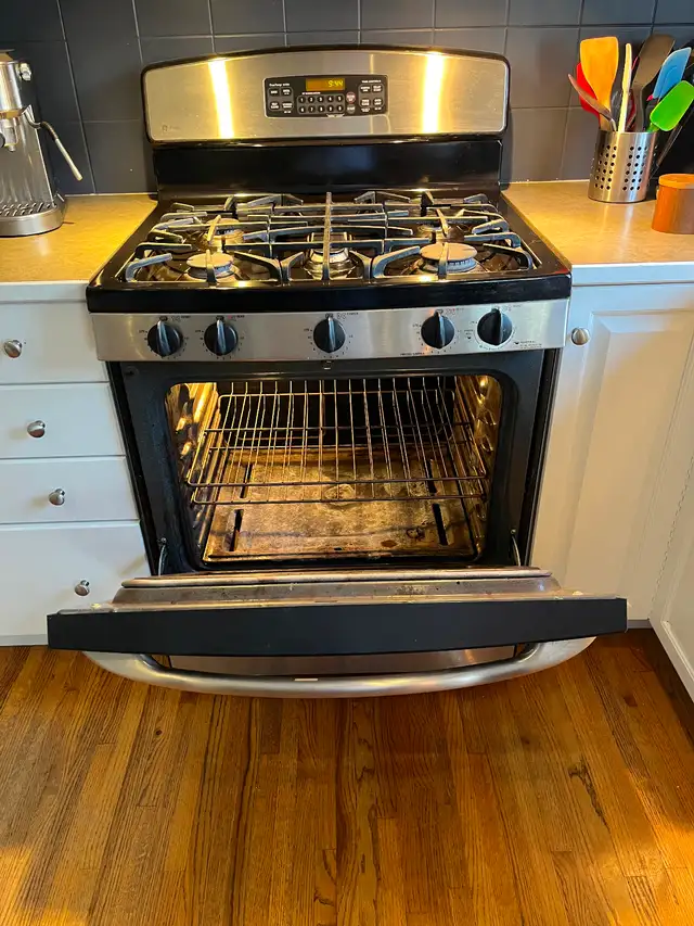 Gas Range stove -oven - Photo 2