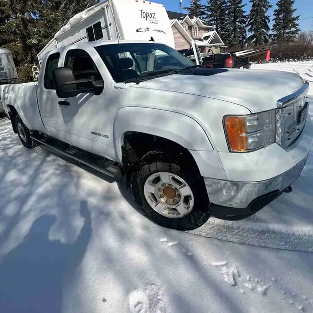 Great 2011 GMC work truck