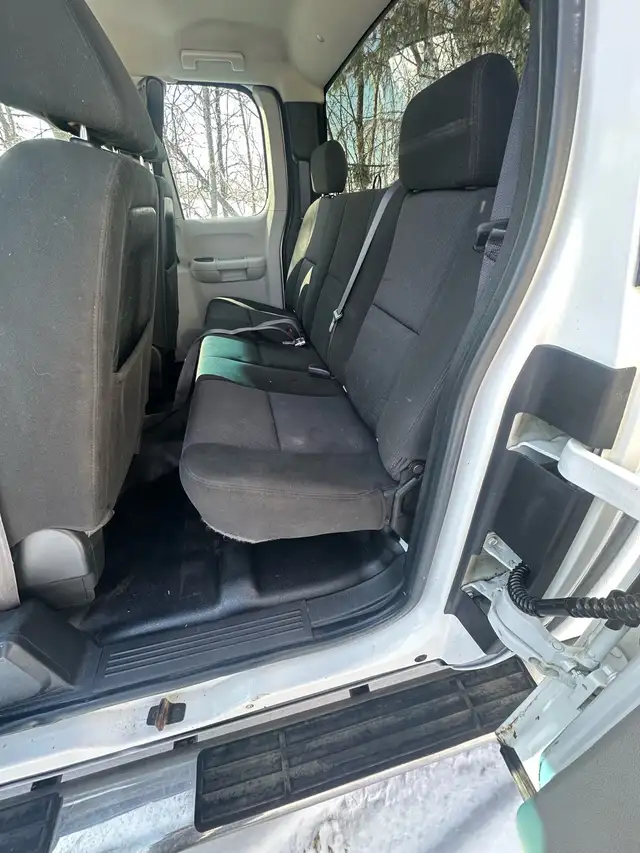 Great 2011 GMC work truck - Photo 5