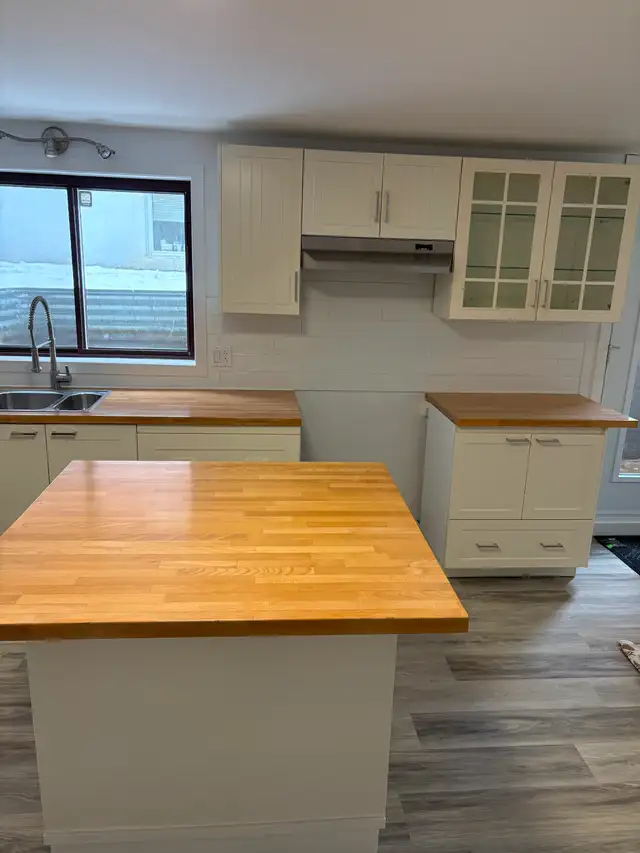 ANJOU. 4 ET DEMI À LOUER NEUF.